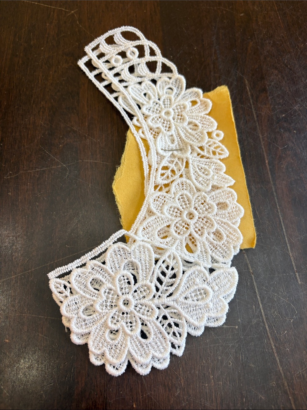 Vintage White Floral Lace Collar - Decorative Appliqué Accent